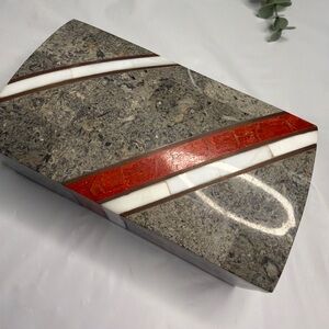 Faux stone effect trinket